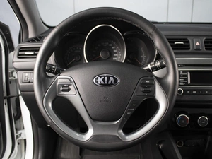 Седан Kia Rio 2017 года, 1100000 рублей, Омск