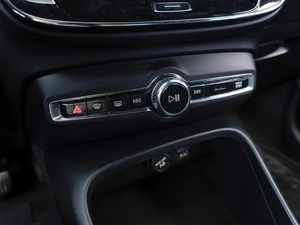 Внедорожник Volvo XC40 2019 года, 2499000 рублей, Саратов