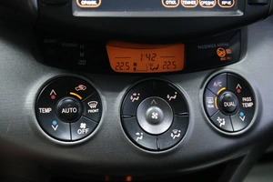 Внедорожник Toyota RAV4 2011 года, 1533000 рублей, Солонцы