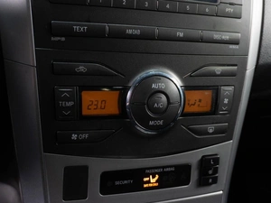 Седан Toyota Corolla 2011 года, 899000 рублей, Тюмень