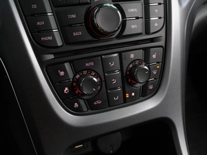 Хетчбэк Opel Astra 2013 года, 899000 рублей, Воронеж