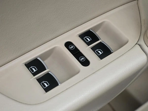 Внедорожник Volkswagen Touareg 2012 года, 2179000 рублей, Волгоград
