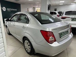 Седан Chevrolet Aveo 2014 года, 499999 рублей, Ачинск