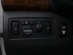 Седан Toyota Avensis 2004 года, 660000 рублей, Омск