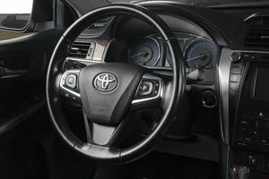 Седан Toyota Camry 2017 года, 2099000 рублей, Тюмень