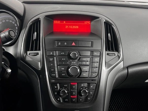 Седан Opel Astra 2013 года, 899900 рублей, Казань