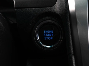 Седан Toyota Camry 2016 года, 1849000 рублей, Тюмень