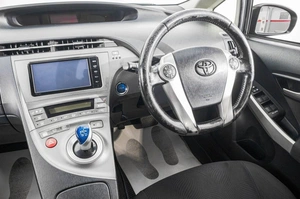 Лифтбек Toyota Prius 2014 года, 1199000 рублей, Барнаул