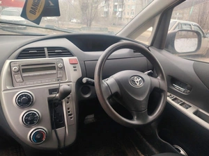 Хетчбэк Toyota Ractis 2009 года, 650000 рублей, Красноярск