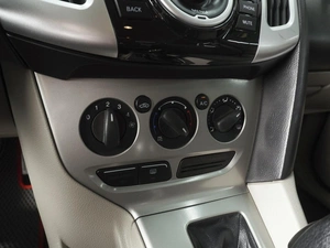 Седан Ford Focus 2012 года, 1050000 рублей, Ростов-на-Дону