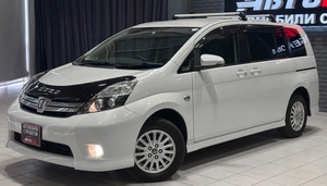 Минивэн Toyota Isis 2014 года, 1297000 рублей, Красноярск