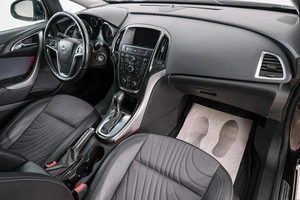 Седан Opel Astra 2014 года, 929000 рублей, Красноярск