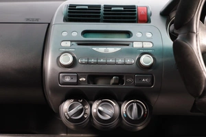 Хетчбэк Honda Fit 2003 года, 399000 рублей, Новосибирск