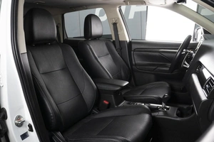 Внедорожник Mitsubishi Outlander 2015 года, 2330000 рублей, Омск