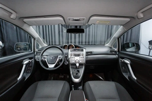 Минивэн Toyota Verso 2011 года, 1249000 рублей, Красноярск