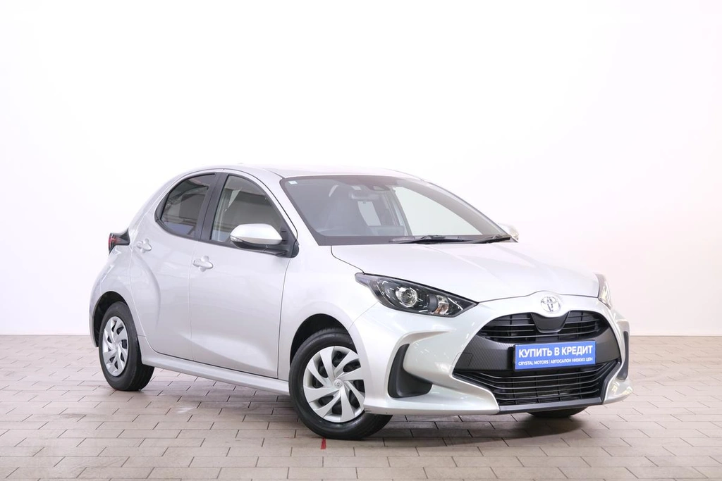Хетчбэк Toyota Yaris 2021 года, 1139000 рублей, Омск