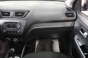 Седан Kia Rio 2014 года, 889000 рублей, Омск