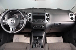 Внедорожник Volkswagen Tiguan 2012 года, 1749000 рублей, Тюмень