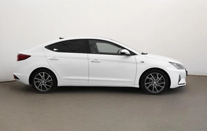 Седан Hyundai Avante 2018 года, 1889000 рублей, Орёл