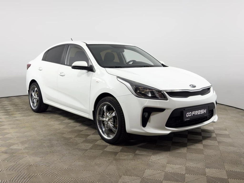 Седан Kia Rio 2018 года, 1378200 рублей, Казань