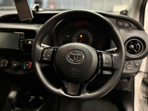 Хетчбэк Toyota Vitz 2019 года, 997000 рублей, Красноярск