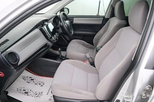 Седан Toyota Corolla Axio 2013 года, 1039000 рублей, Красноярск