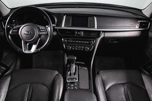 Седан Kia Optima 2018 года, 2379000 рублей, Сургут