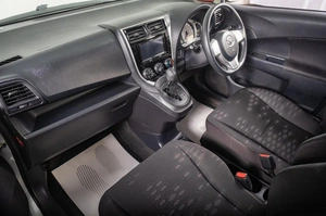 Хетчбэк Toyota Ractis 2015 года, 999000 рублей, Томск