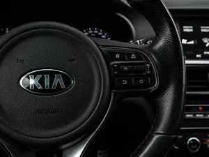 Седан Kia Optima 2017 года, 1939000 рублей, Кирилловка