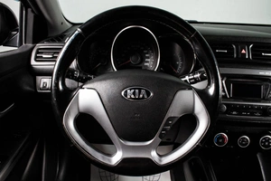 Седан Kia Rio 2015 года, 969000 рублей, Сургут