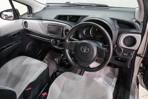 Хетчбэк Toyota Vitz 2013 года, 699000 рублей, Новокузнецк