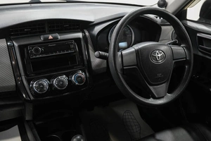 Седан Toyota Corolla Axio 2013 года, 1199000 рублей, Новокузнецк