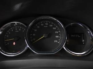 Седан Renault Logan 2019 года, 930000 рублей, Омск