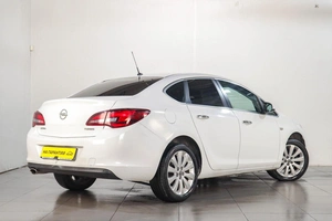 Седан Opel Astra 2013 года, 739000 рублей, Челябинск