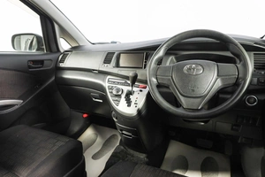 Минивэн Toyota Isis 2012 года, 1199000 рублей, Новосибирск