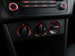 Седан Volkswagen Polo 2012 года, 999400 рублей, Москва
