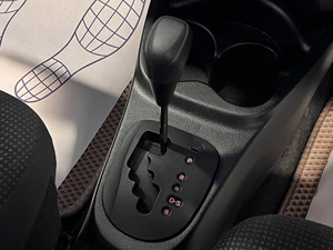 Хетчбэк Toyota Vitz 2018 года, 949000 рублей, Красноярск