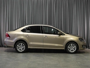 Седан Volkswagen Polo 2016 года, 1199000 рублей, Тюмень