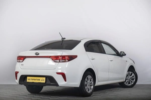 Седан Kia Rio 2018 года, 1379000 рублей, Томск