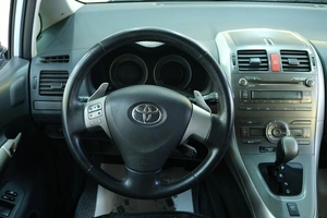 Хетчбэк Toyota Auris 2007 года, 859000 рублей, Омск