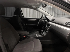 Седан Volkswagen Passat 2011 года, 730000 рублей, Красноярск