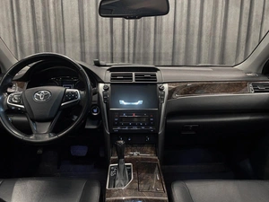 Седан Toyota Camry 2017 года, 2150000 рублей, Красноярск