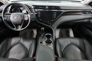 Седан Toyota Camry 2018 года, 2999000 рублей, Омск