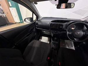 Хетчбэк Toyota Vitz 2018 года, 969000 рублей, Красноярск