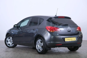 Хетчбэк Opel Astra 2012 года, 919000 рублей, Омск