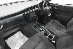 Хетчбэк Toyota Auris 2015 года, 1299000 рублей, Новокузнецк