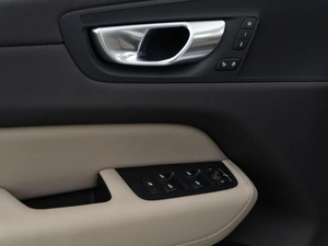 Внедорожник Volvo XC60 2025 года, 6198999 рублей, Москва