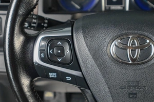 Седан Toyota Camry 2015 года, 1959000 рублей, Тюмень