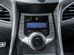 Седан Hyundai Elantra 2011 года, 709000 рублей, Ставрополь