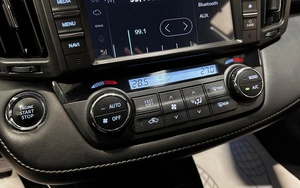 Внедорожник Toyota RAV4 2018 года, 2657000 рублей, Красноярск